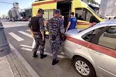 В центре столицы росгвардейцы оказали помощь девушке, почувствовавшей недомогание 