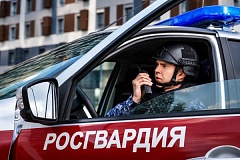 Московские росгвардейцы задержали мужчину, напавшего с ножом на постояльца гостиницы   